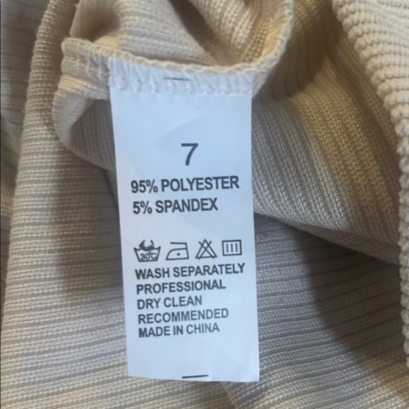 EUC Men’s  Cream and Tan Pullover with Button Details Size Large - Picture 3 of 5